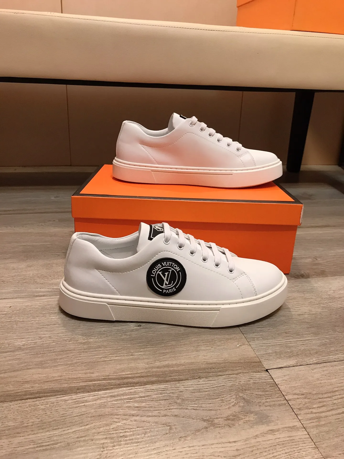 Factory price P360 👟👟💥【LV Louis Vuitton】The latest trendy casual shoes for men, made of imported cowhide with brand logo, genuine leather lining, rubber outsole that is wear-resistant and non-slip, high-level version, perfect on-foot effect, and exquisite workmanship. Code number: 38-44